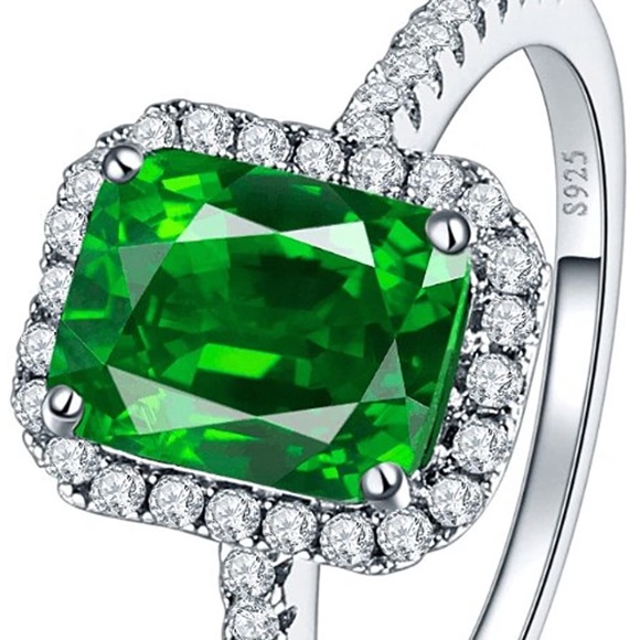 Emerald Halo Ring - Picture 5 of 10